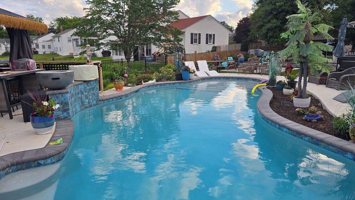 Dover House | Mini Aruba Glamper inDover with WiFi, AC and guest access to backyard oasis