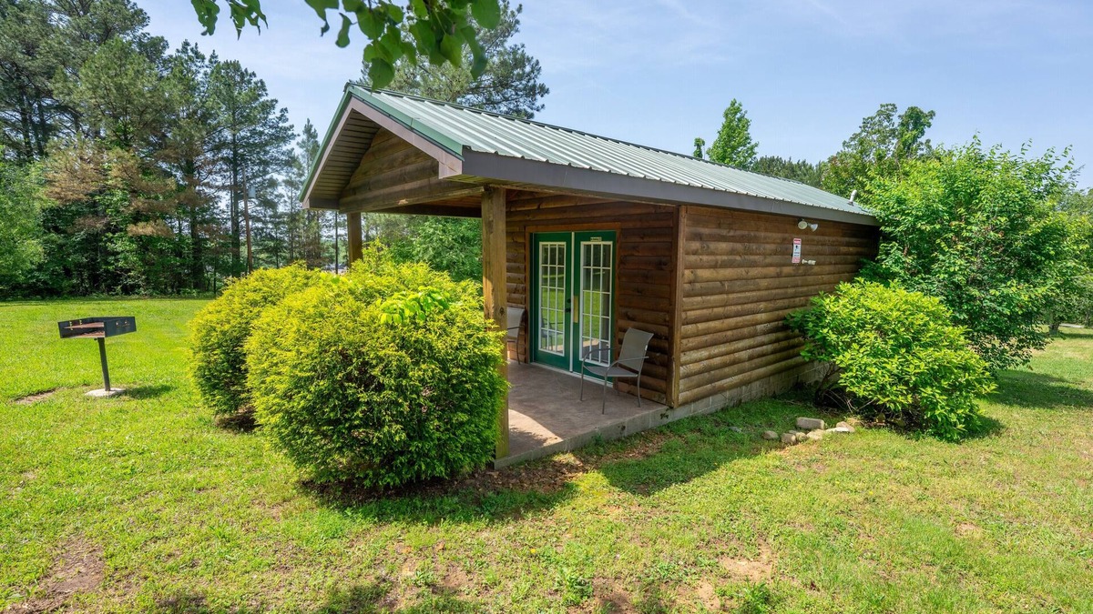 Buchanan Cabin | Mini Cabin at Fishtale Lodge