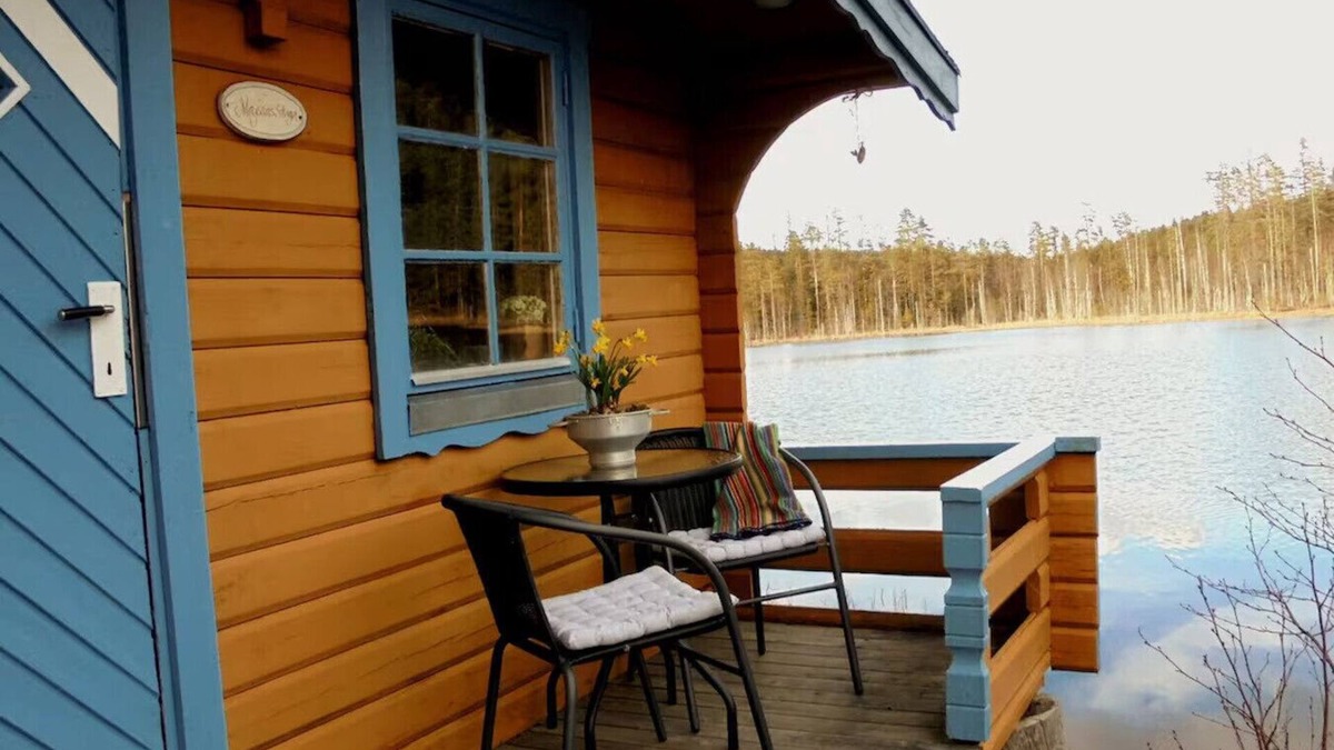 Kopparberg House | Mini holiday home, located at a mini-lake in Bergslagen