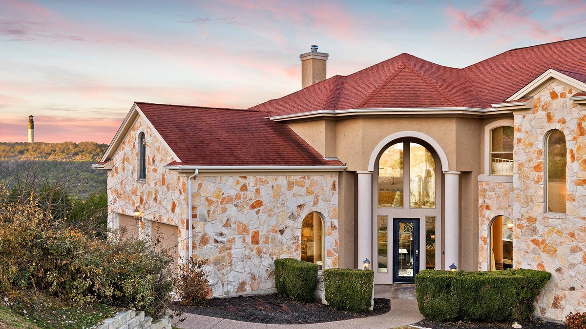 Travis Landing House | Mini Mansion ~ 3 Kings ~ Games + Movie Theater ~ 65” TV ~ Marina 7 mins
