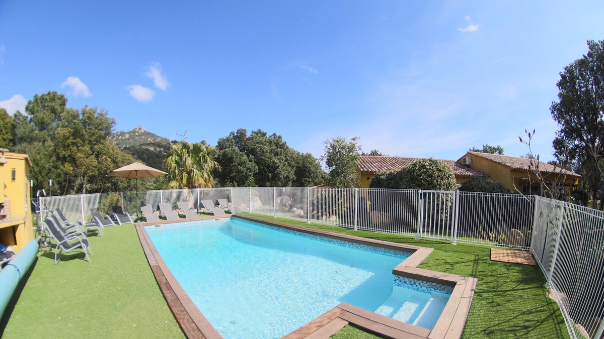 San-Gavino-di-Carbini Villa | Mini semi-detached villa in residence with heated pool, air conditioning and wifi