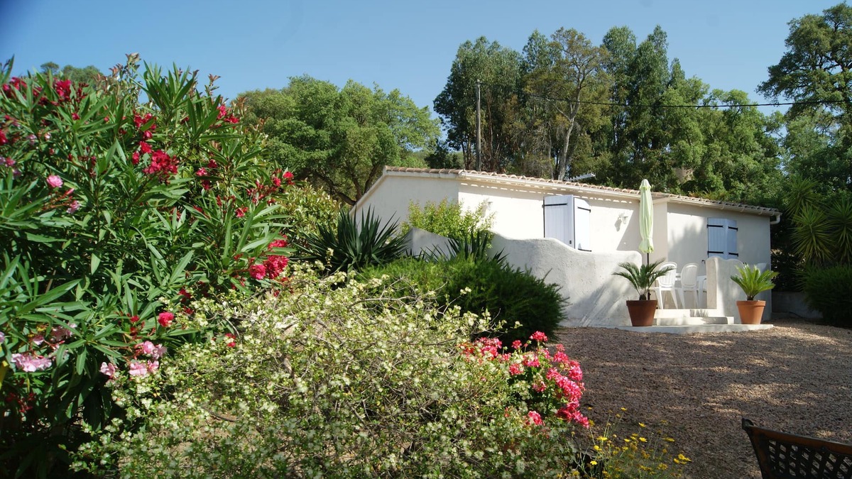 Porto-Vecchio Cabin | MINI VILLA 5 Mn PORTO VECCHIO 4 PEOPLE WITH SHARED POOL