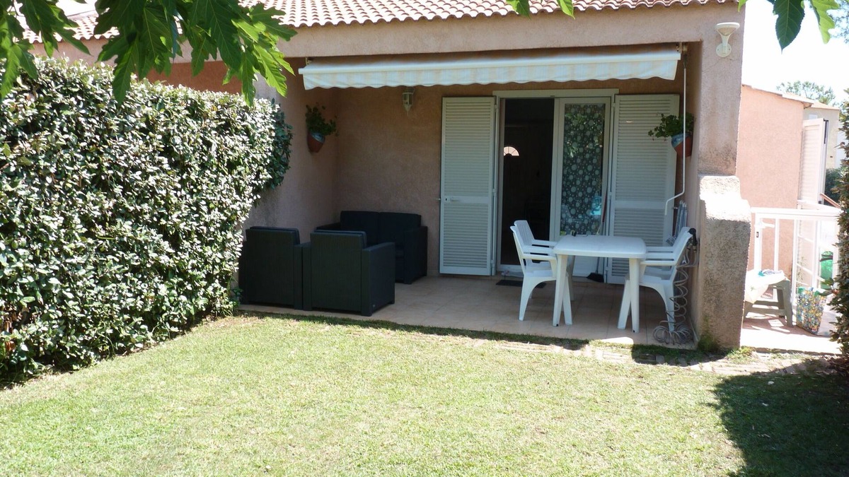 Pineto Villa | Mini villa by the sea, gated residence with trees.