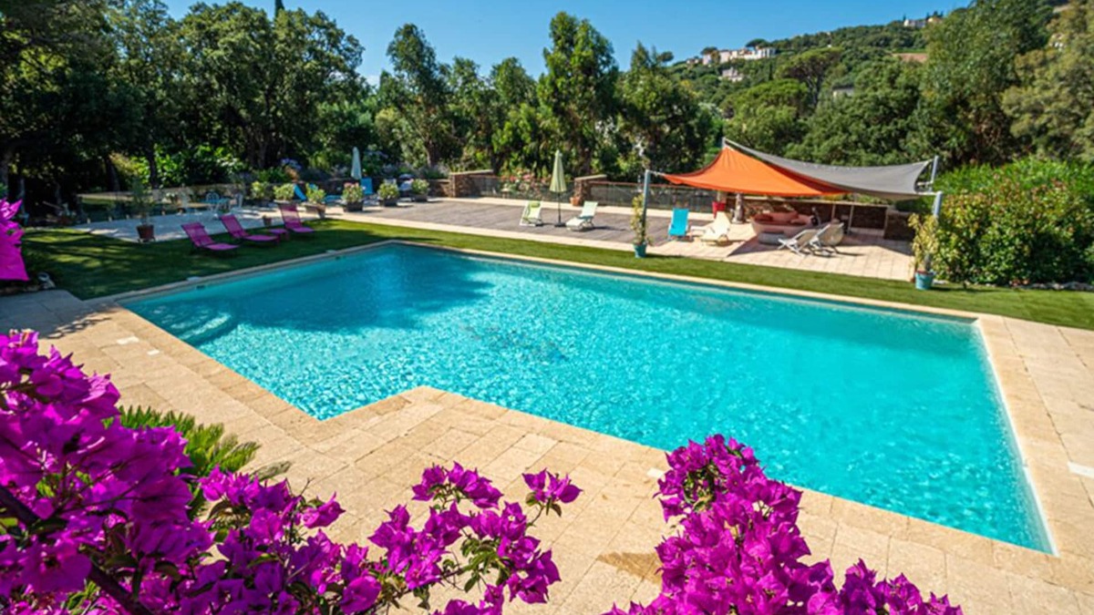 Sainte-Maxime Cottage | Mini-villa of 52 m² for 2-4 people with pool and spa, close to the beach
