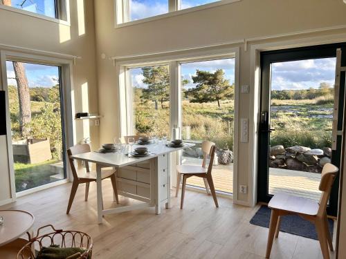 Jorlanda Apartment | Minihus med utsikt nära hav, natur och Göteborg