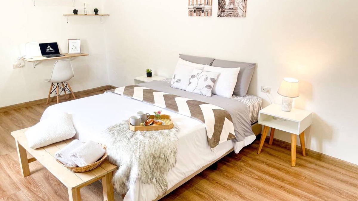 El Vecino Apartment | [Minimal Design Suite] 4min of Center + Free parking
