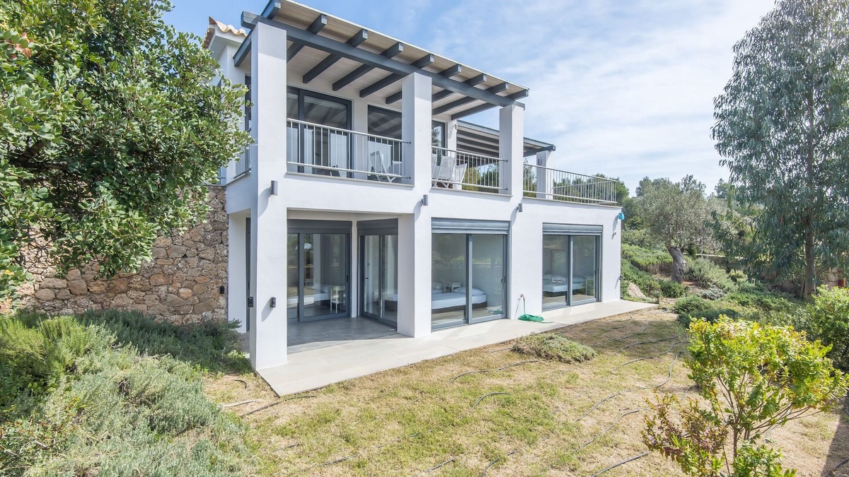 Kilada House | Minimal Maisonette In Porto Cheli