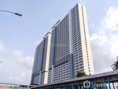 Kayu Putih Apartment | Minimalist and Fully Furnished Studio Tifolia Apartment By Travelio