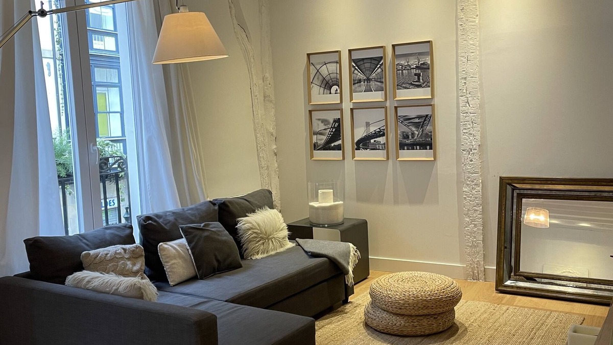 Casco Viejo House | Minimalist apartment in the heart of Bilbao, metro and parking at 50m