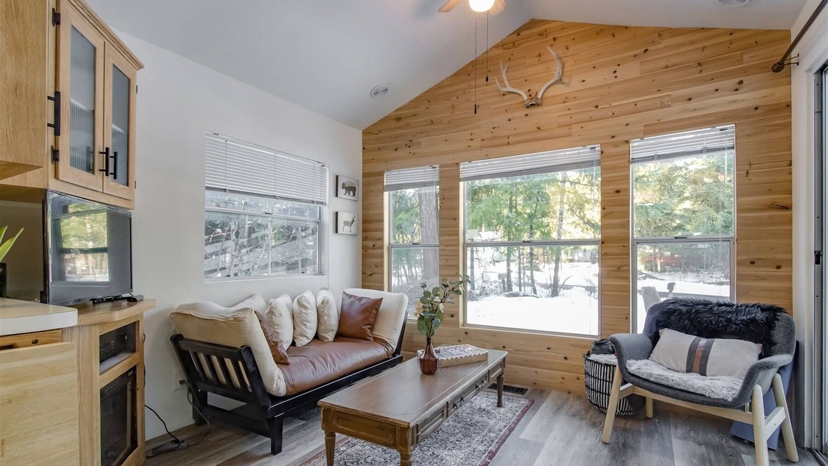 Packwood Cabin | Minimalist Hideaway | 1 Bed, 1 Bath