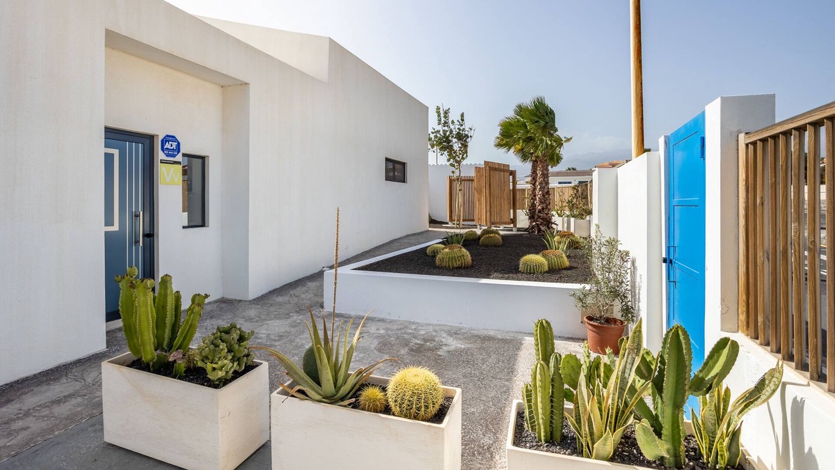 Arenas del Mar Villa | Minimalist villa by the beach