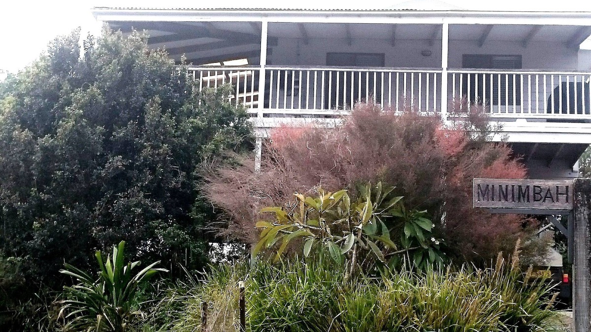 Coomba Park House | Minimbah - quiet, family friendly lakehouse