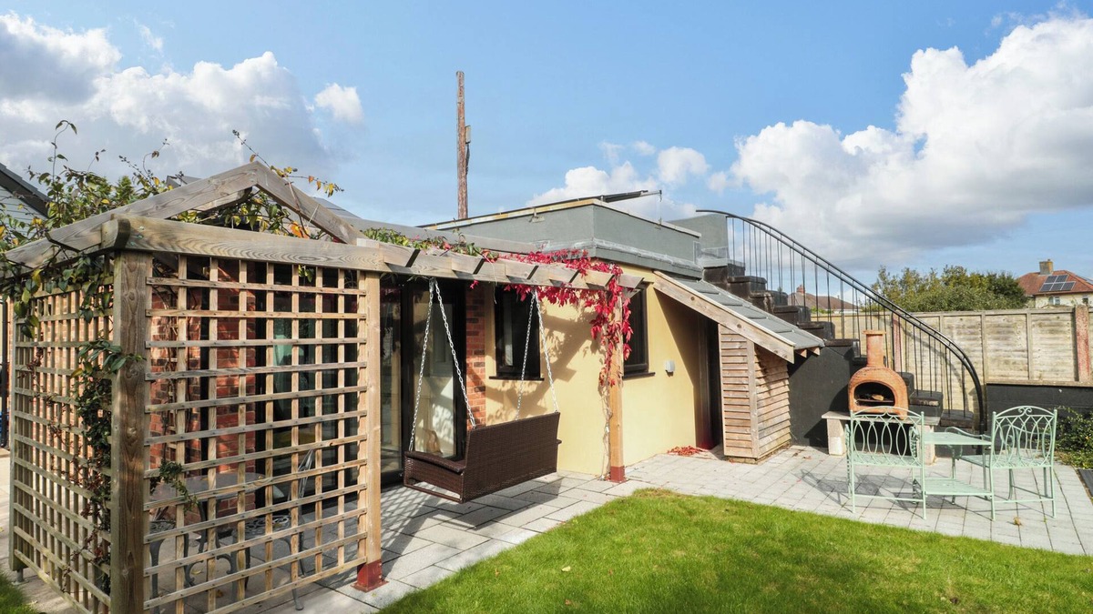 Milton Cottage | MINIME, pet friendly, with a garden in Weston-Super-Mare