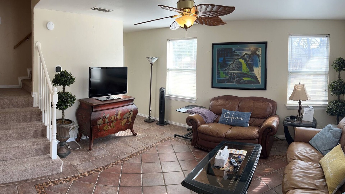 Central Arlington House | Minimum28 day rental 2000 sq. ft. Home 20 min from downtown Ft. Worth and Dallas