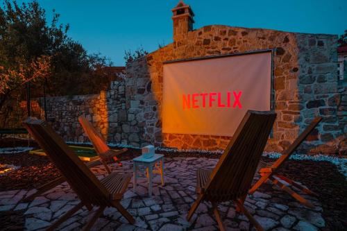 Foca Villa | MINIQ HOMES 103 - Stone House with Garden Cinema, Barbecue, Mini Golf