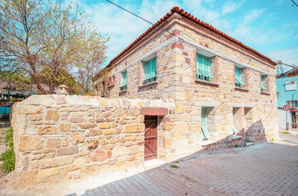 Foca Villa | MINIQ HOMES 104 - The Luxurious Stone Retreat