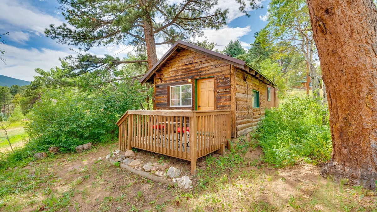 Allenspark Apartment | 'Minnehaha' Allenspark Cabin Near Hiking!