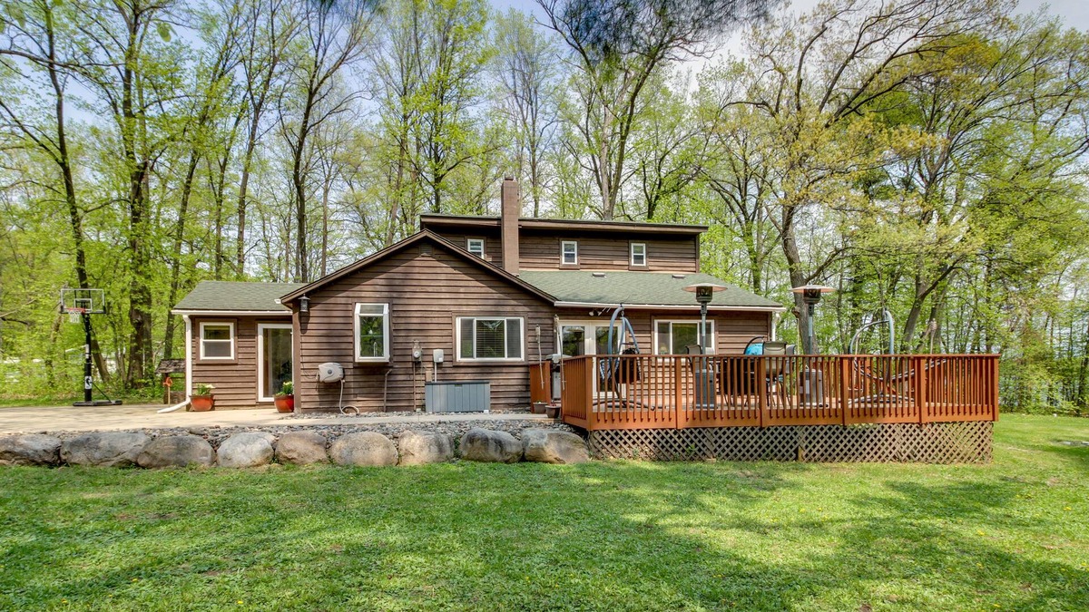 Ossipee Cottage | Minnesota Cabin w/Deck & Private Beach