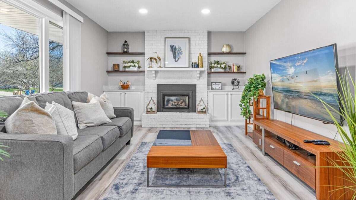 Apple Valley House | Minnesota Designer Stay: Mall of America, ValleyFair, & Minnesota Zoo