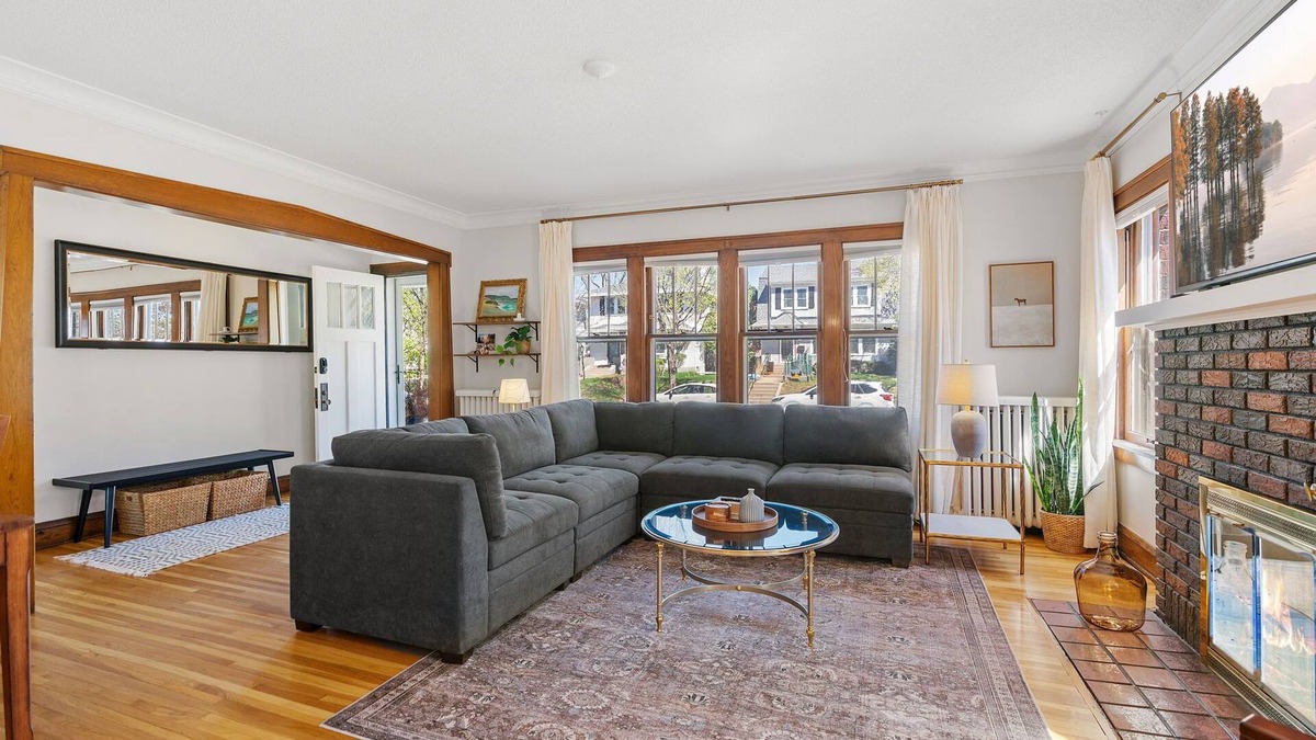 Ecco House | MINNeSTAY* Calhoun Cove