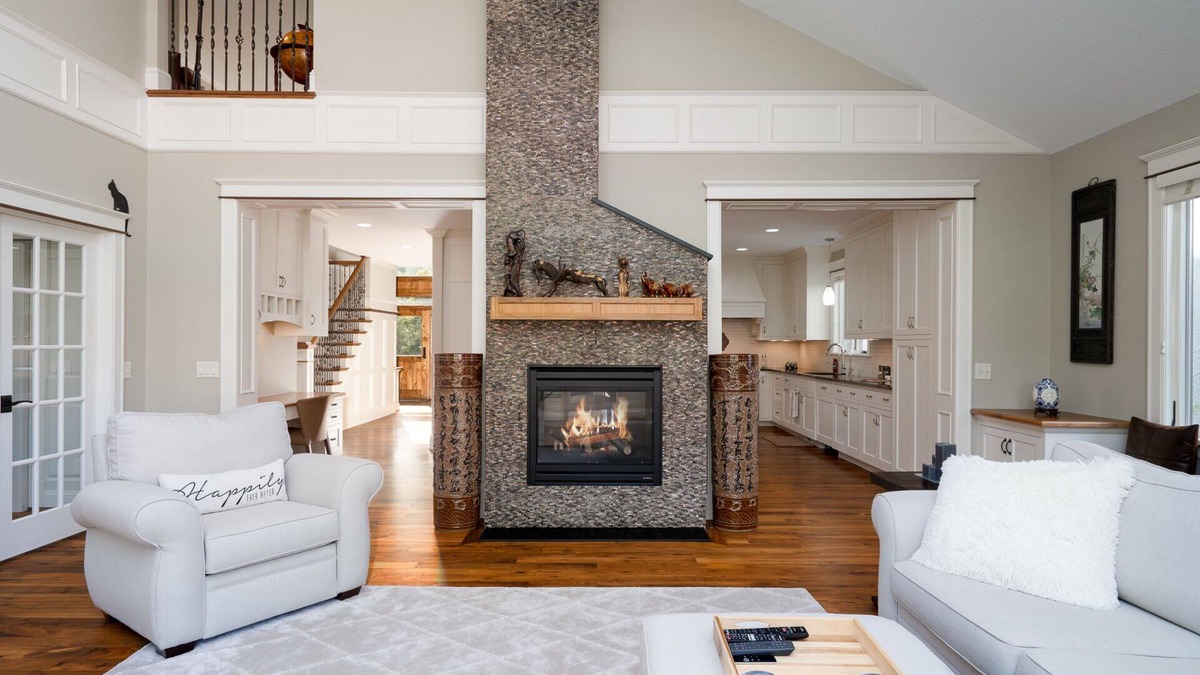 Cedar-Isles-Dean House | MINNeSTAY* Dean Parkway Estate Luxury | Spacious
