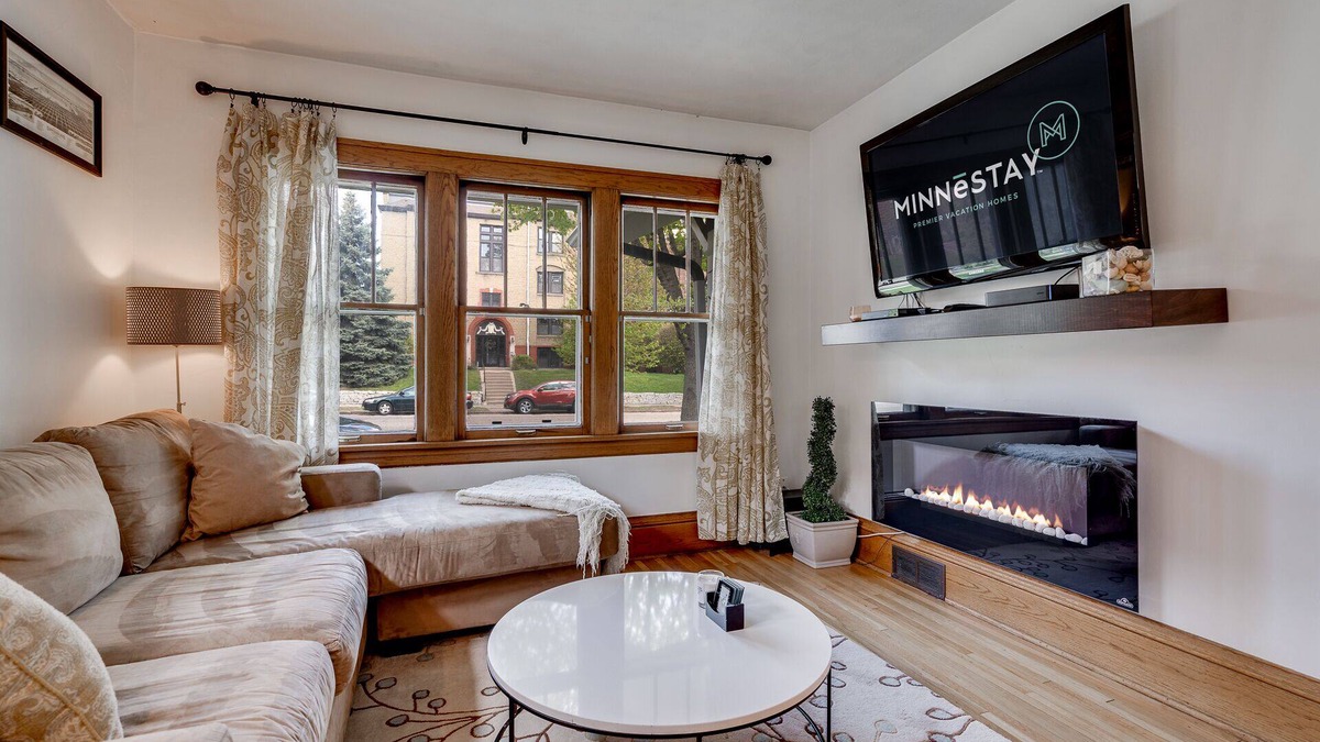 Macalester - Groveland House | MINNeSTAY* Grand Residence