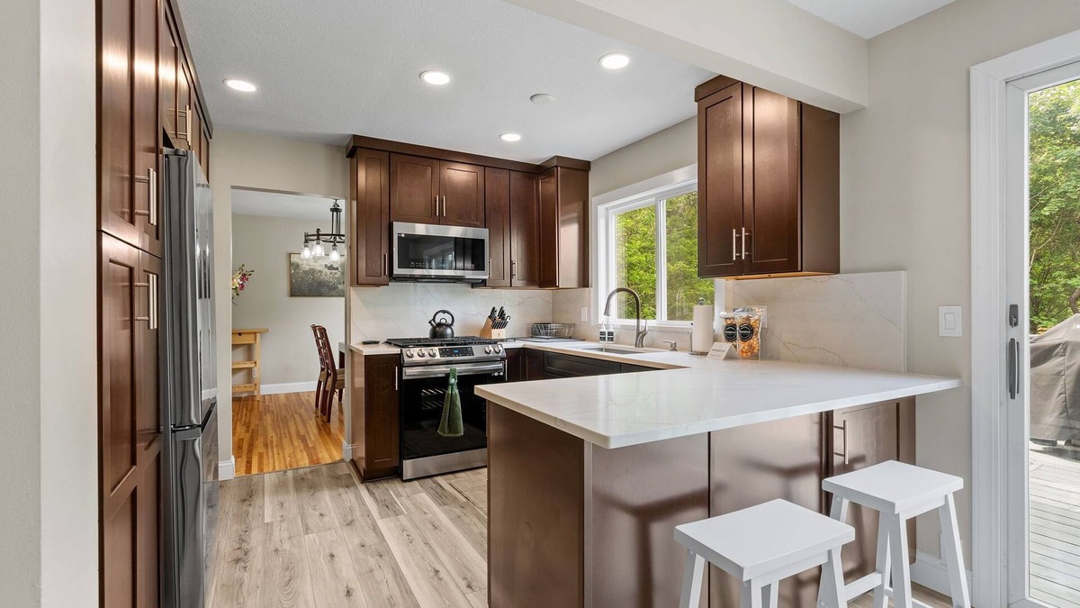 Burnsville House | MINNeSTAY* Keating Court |
