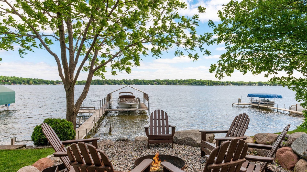 Mound House | MINNeSTAY* Lakefront Luxury