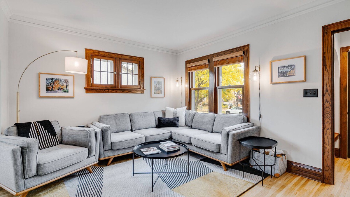 Hale House | MINNeSTAY* Nokomis Blue | Quiet