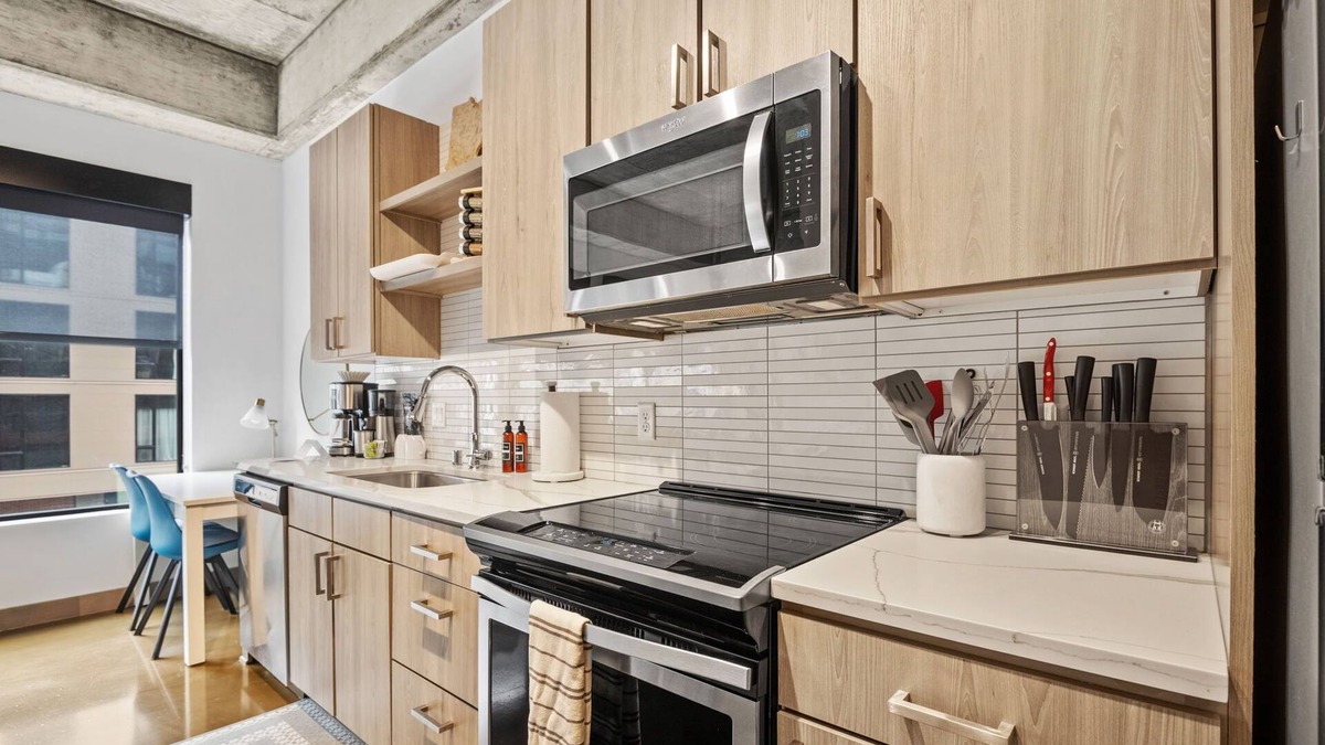 Warehouse District Apartment | MINNeSTAY* Sable 204 | Target Field |
