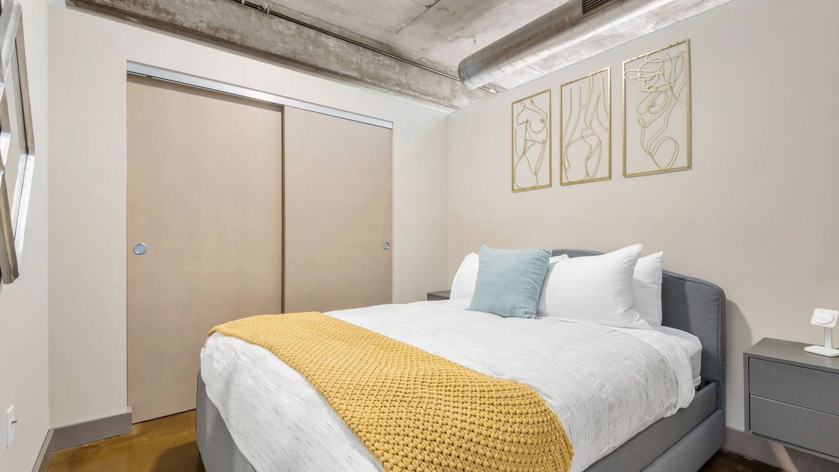 Warehouse District Apartment | MINNeSTAY* Sable 504 | Target Field | North Loop