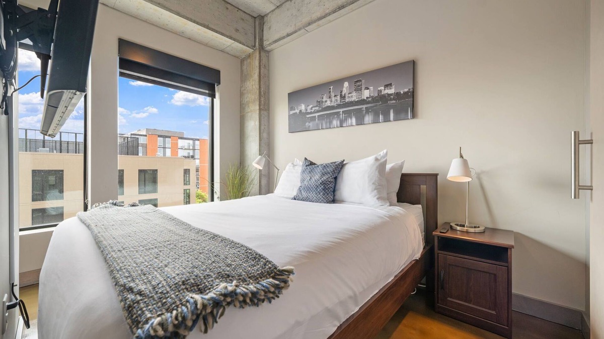 Warehouse District Apartment | MINNeSTAY* Sable 603
