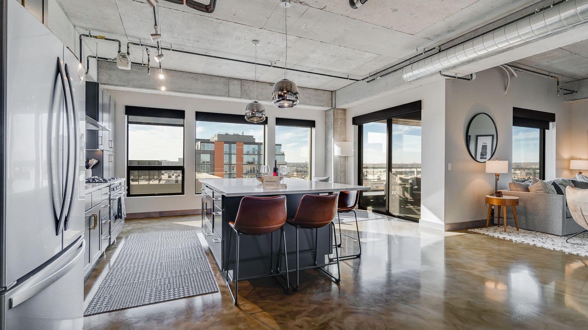 Warehouse District Apartment | MINNeSTAY* Sable 701 Loft
