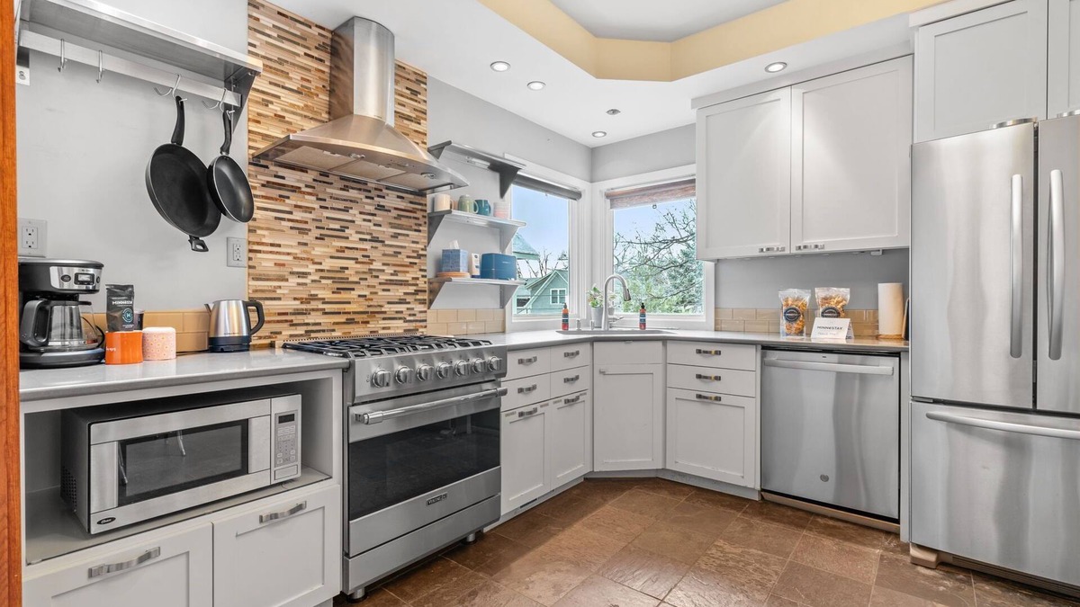 Linden Hills House | MINNeSTAY* Sheridan Cottage | Lake Harriet