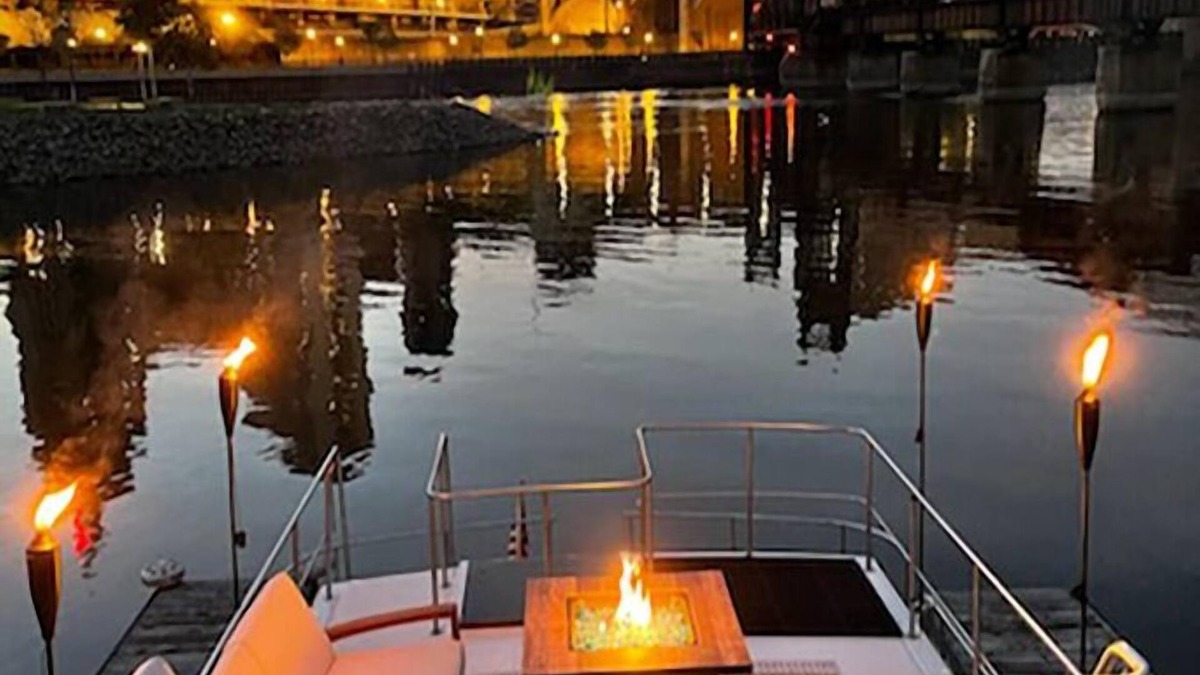 Hager City Boat Rental | MINNeSTAY *Summer Skol AquaHome DOCKSIDE | Unique Stay