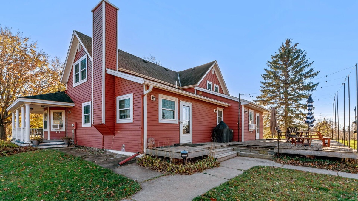 Hugo House | MINNeSTAY* The Orchard