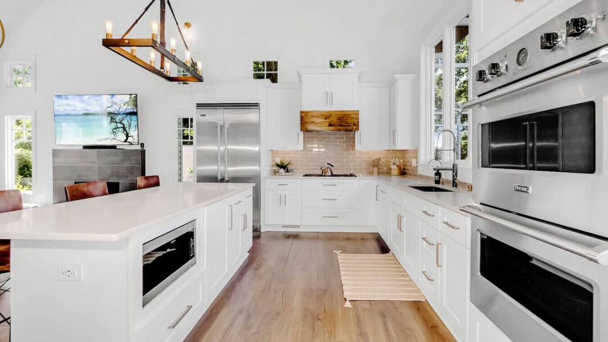 Spring Park House | Minnetonka Custom Designed Home w/Deck & Hot Tub!