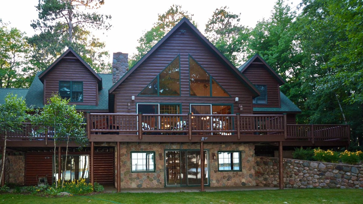 Minocqua Cabin | Minocqua Fence Lake Chain Stunner!!!