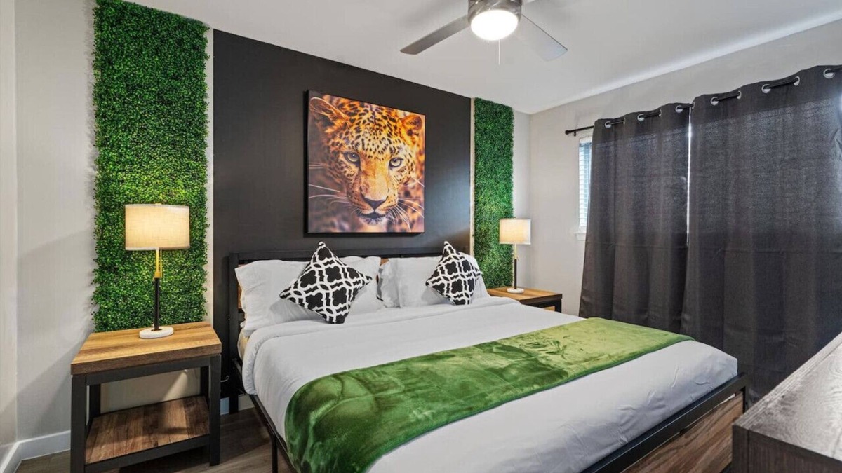 Hyde Park Apartment | Mins 2 Dwntown ~ Private Stay ~ Nestled Austin Pad
