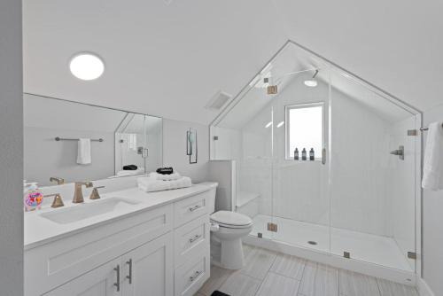 University Hills and Windsor Park House | Mins 2 Formula 1 Lux Retreat