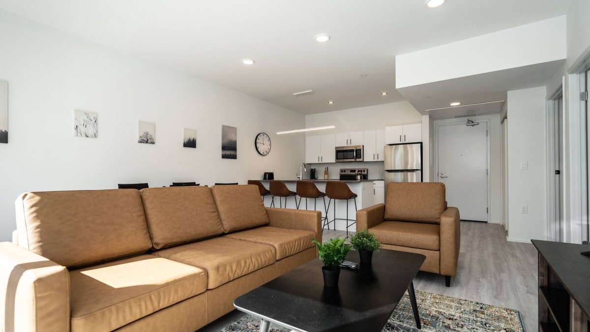 Birds Hill Condo | Mins from DT + Luxury 1 Bed (104+1755)