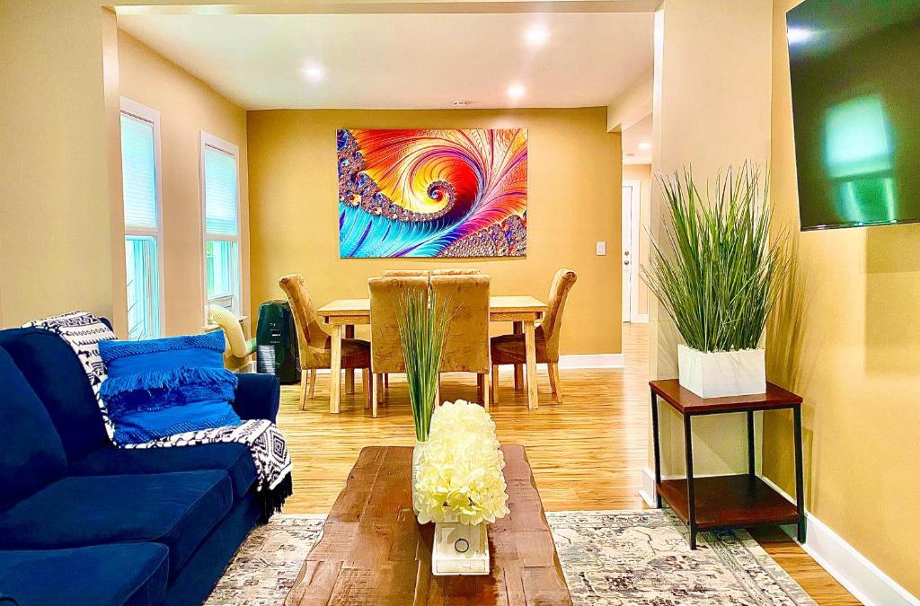 Springfield Apartment | MIns from MGM and Museums