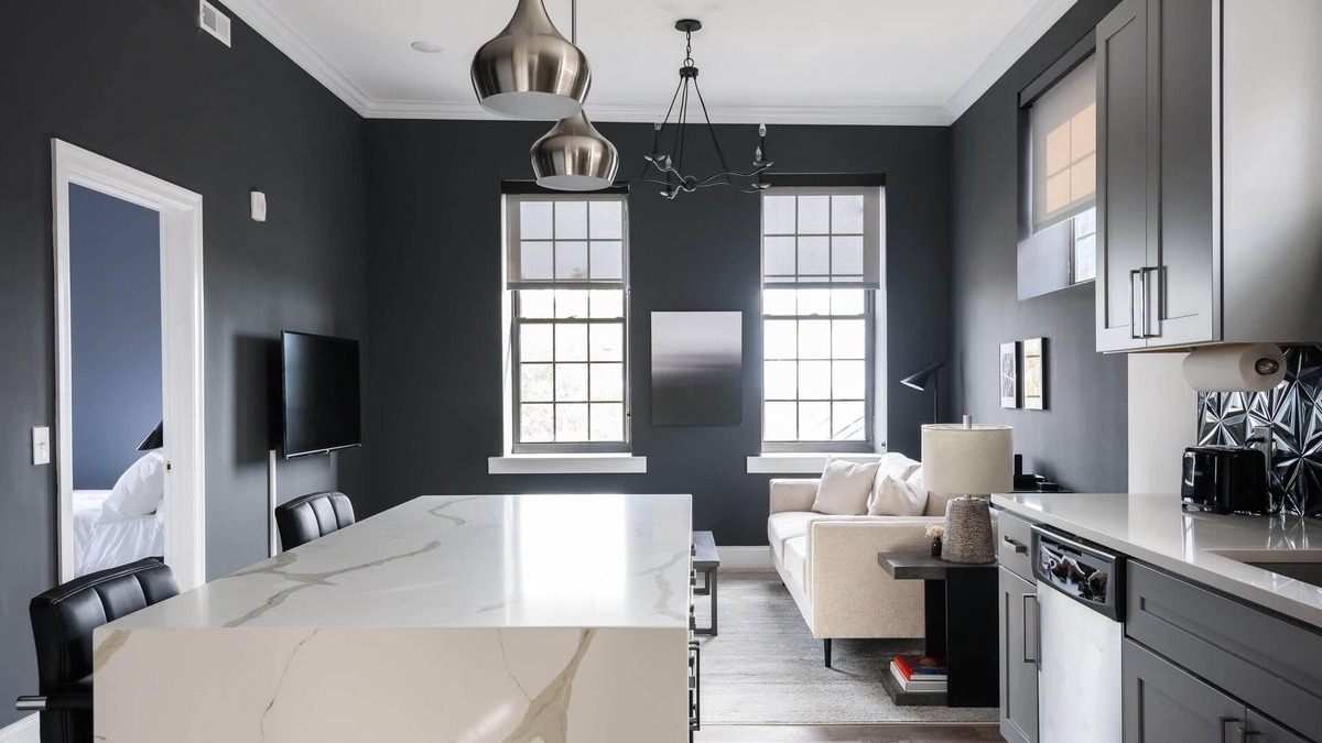The Gate Apartment | Mins to Downtown, Ballpark, Arch | Free Parking + W&D | Zencity at Bordeaux