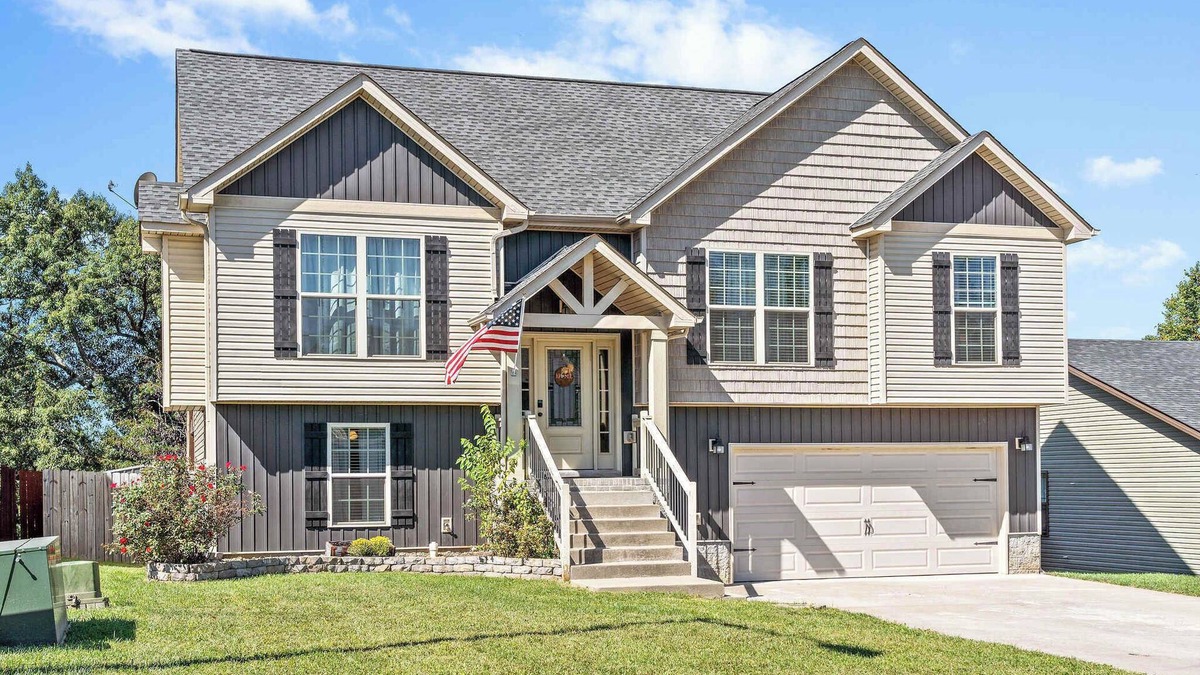 Clarksville House | Mins to Downtown & Ft Campbell - Lux at Lancelot