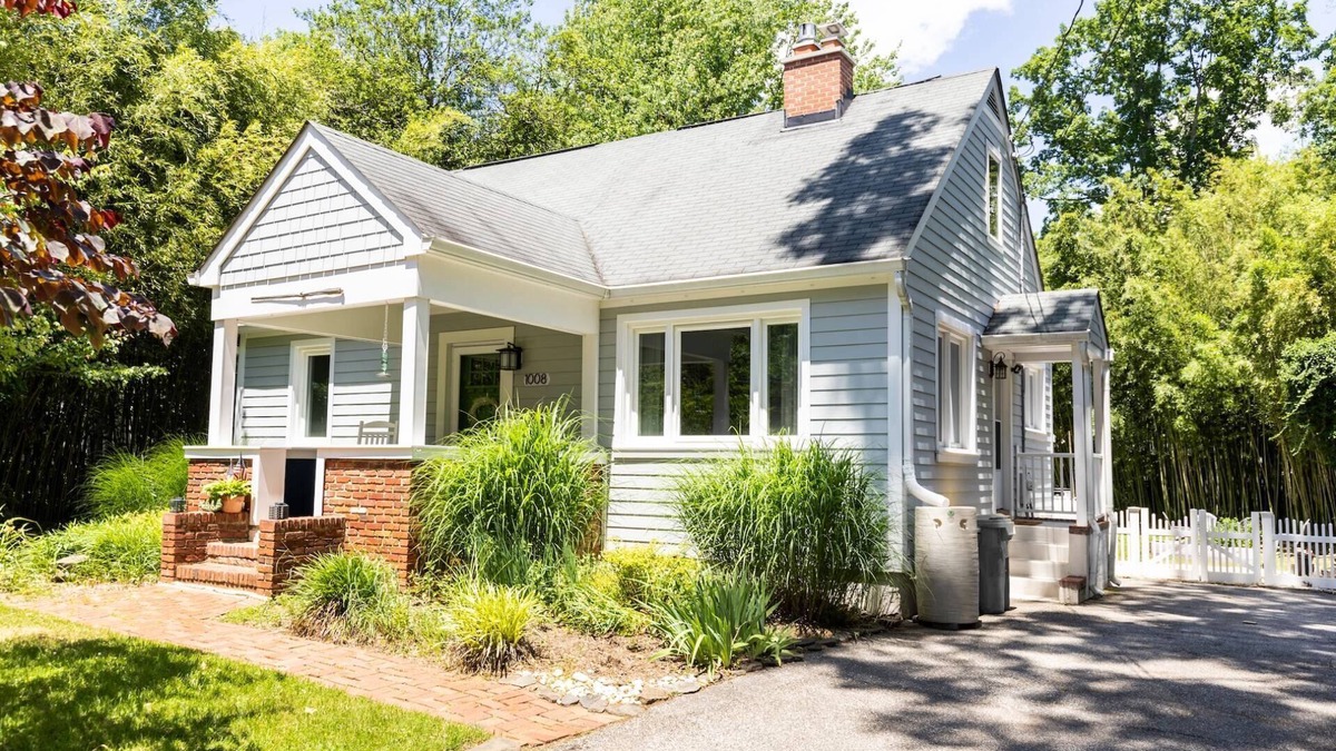 Annapolis House | Mins to Downtown in Waterfront community at Pet-friendly Pinecrest Bungalow
