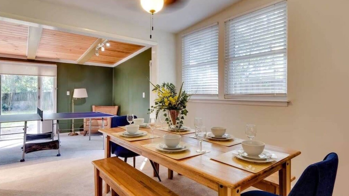 Savannah House | Mins To Downtown! Ping-Pong&Pets - Halcyon Hangout