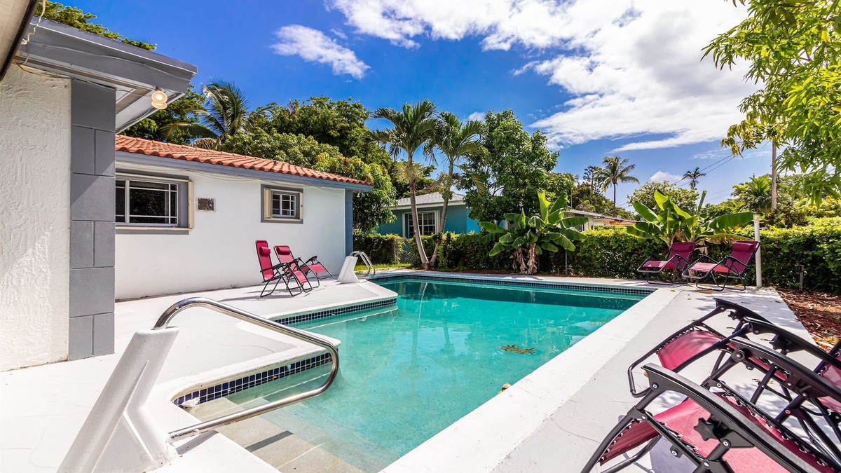 El Portal House | Mins to Downtown - Pool - Free Parking