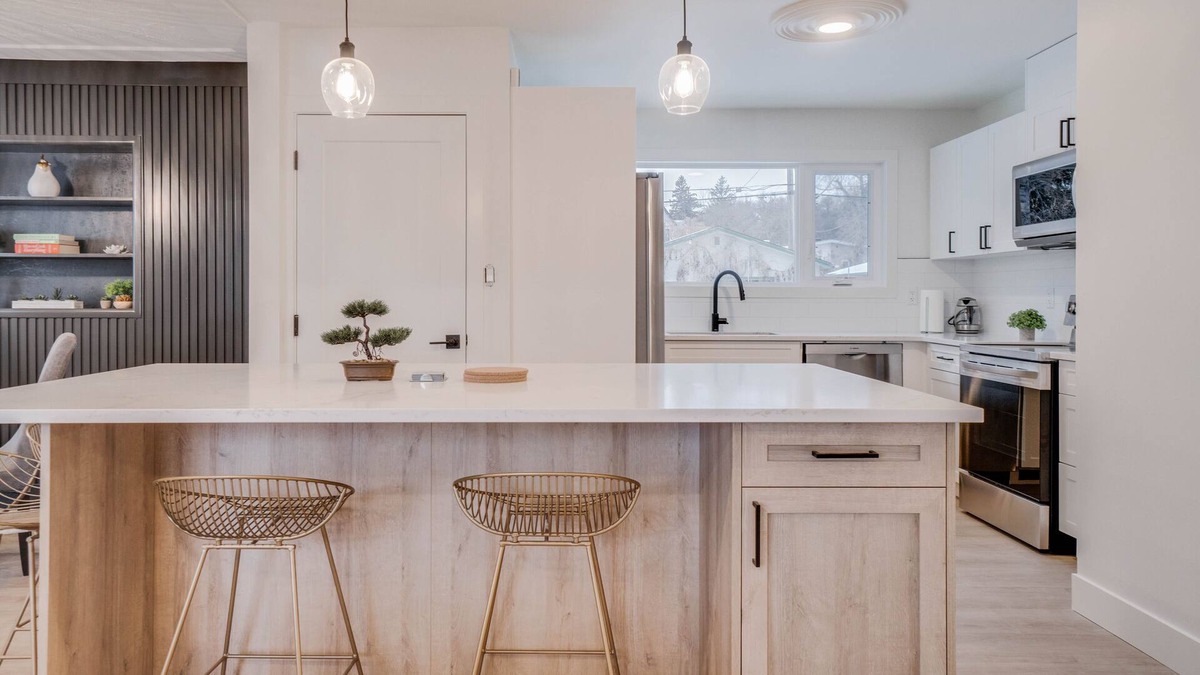 Southside House | Mins to DT/U-of-A/Whyte Ave