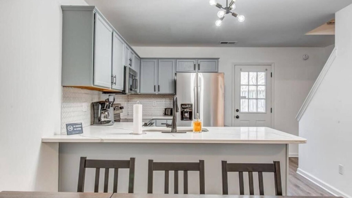 University District Hotel | Mins to Dtwn High Point Duet