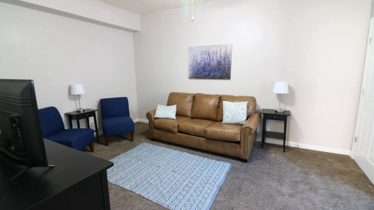 Windsor Park Apartment | Mins to mass Ave -Workspace, Smart TV & AC